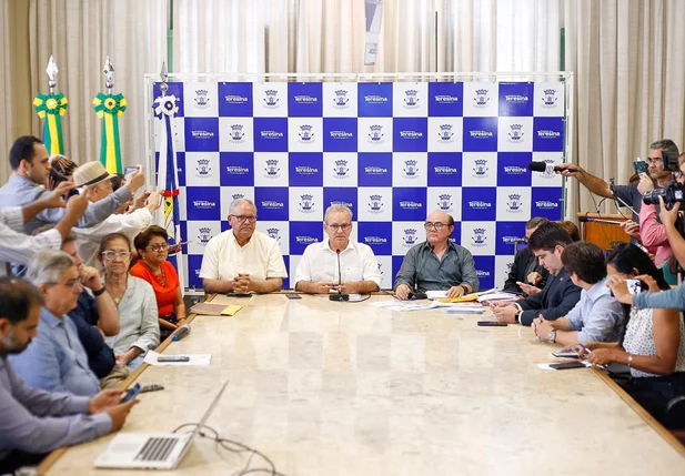 Coletiva de imprensa sobre medidas de combate ao coronavírus