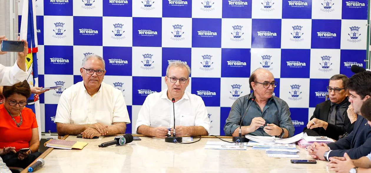 Firmino Filho durante coletiva de imprensa sobre o coronavírus