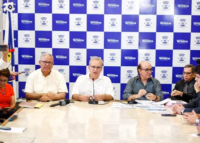 Firmino Filho durante coletiva de imprensa sobre o coronavírus