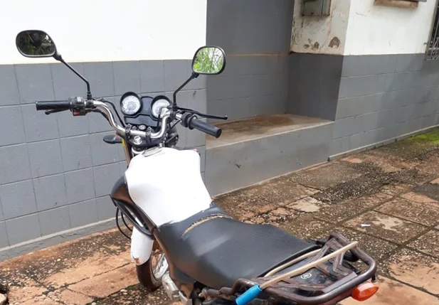 Veículo recuperado pela Polícia Civil na Vila do Bec