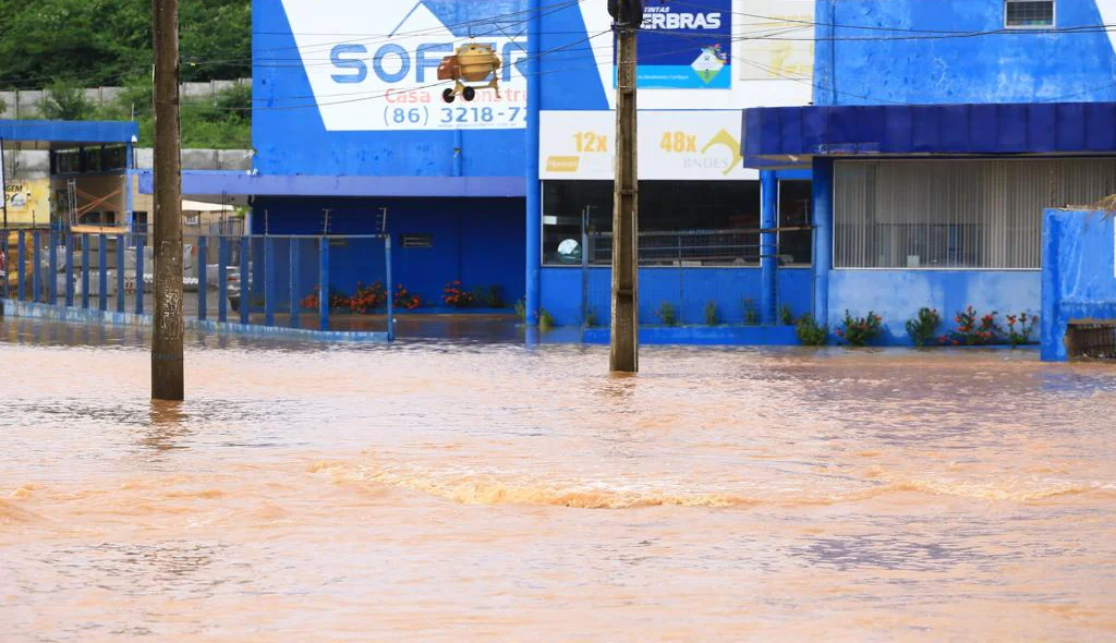 Água invadiu a empresa soferro
