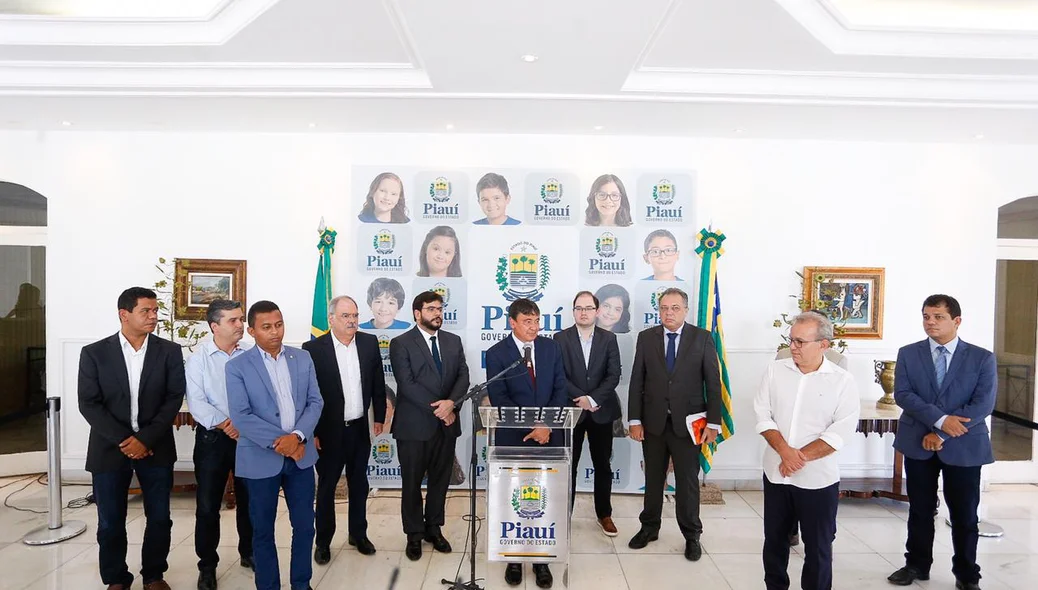 Autoridades presente na coletiva 