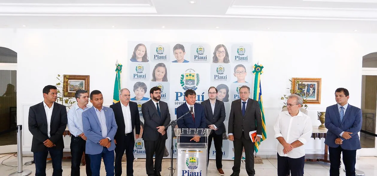 Autoridades presente na coletiva 