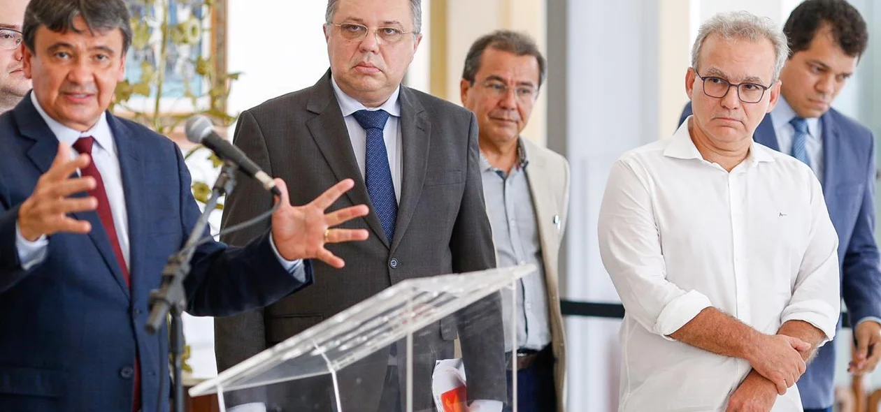 Coletiva de imprensa no Karnak