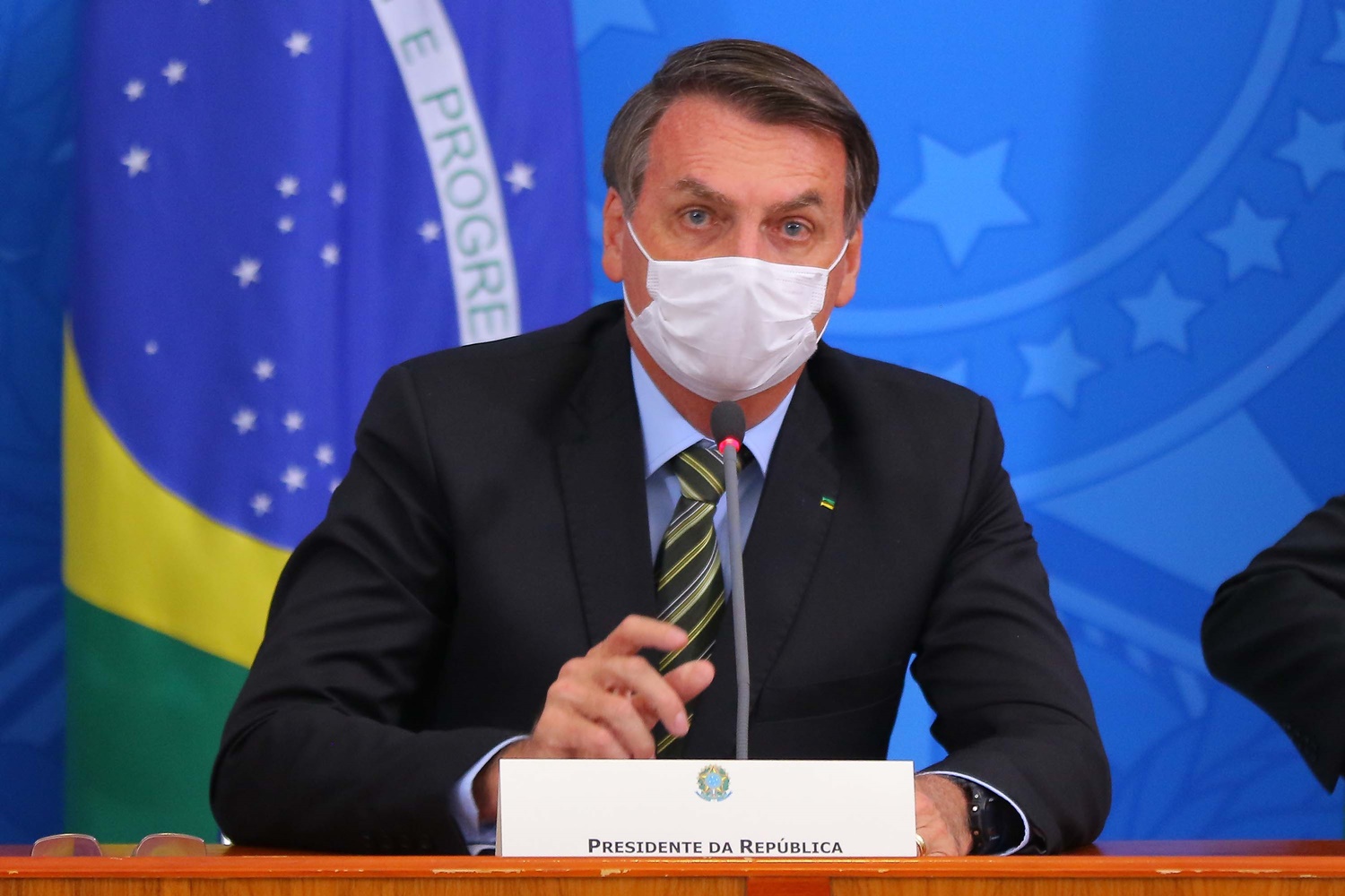 Resultado de imagem para Bolsonaro: “Os governadores são verdadeiros exterminadores de empregos”