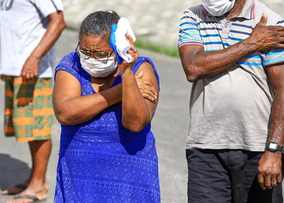 Idosos recebem vacina da gripe 