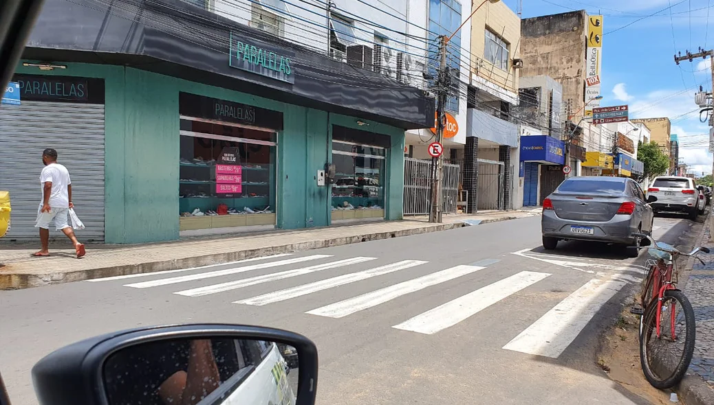 Lojas de calçados também permenece fechada nesta segunda