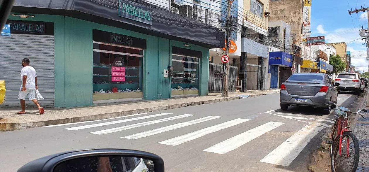 Lojas de calçados também permenece fechada nesta segunda