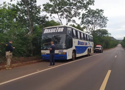 PRF aborda ônibus