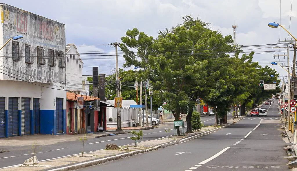 A via não registra nenhum fluxo de veículos ou pessoas 