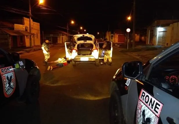 Abordagem aos suspeitos