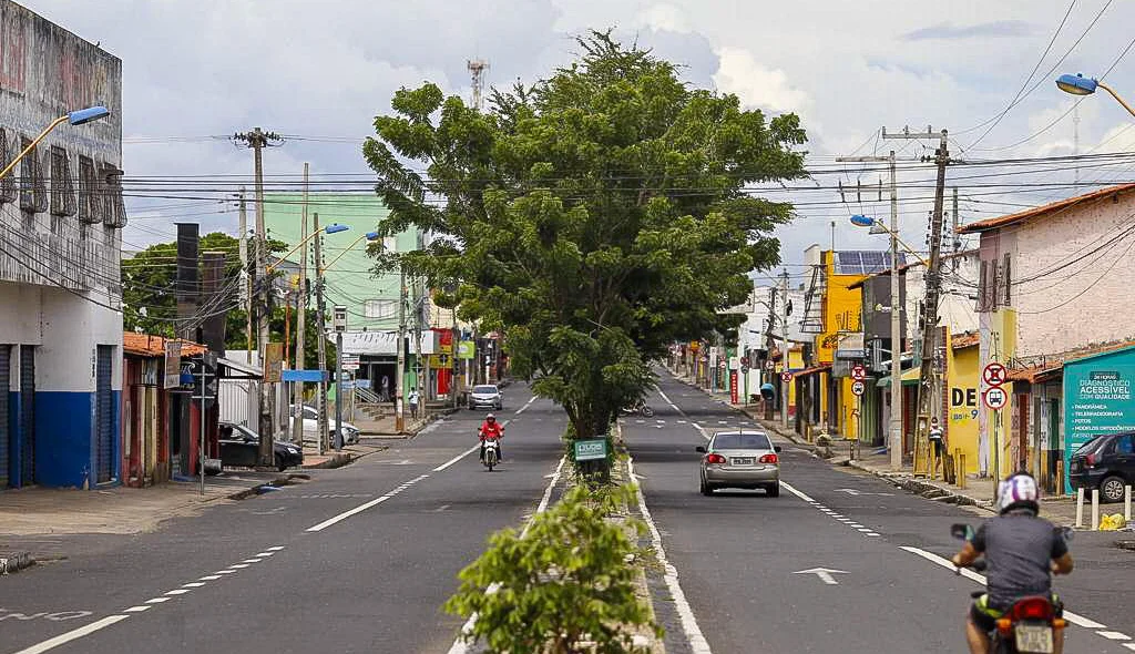 Avenida Principal do Dirceu 
