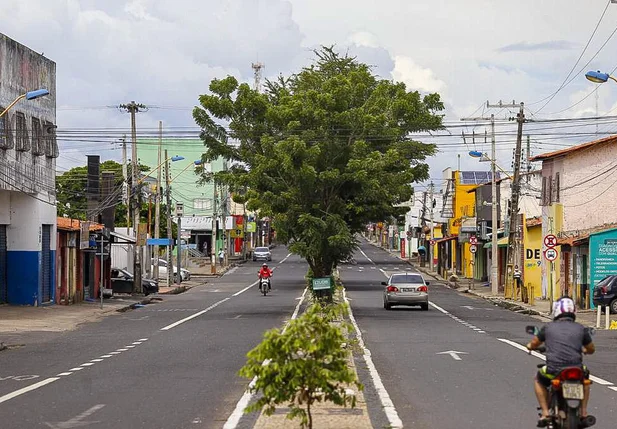 Avenida Principal do Dirceu 