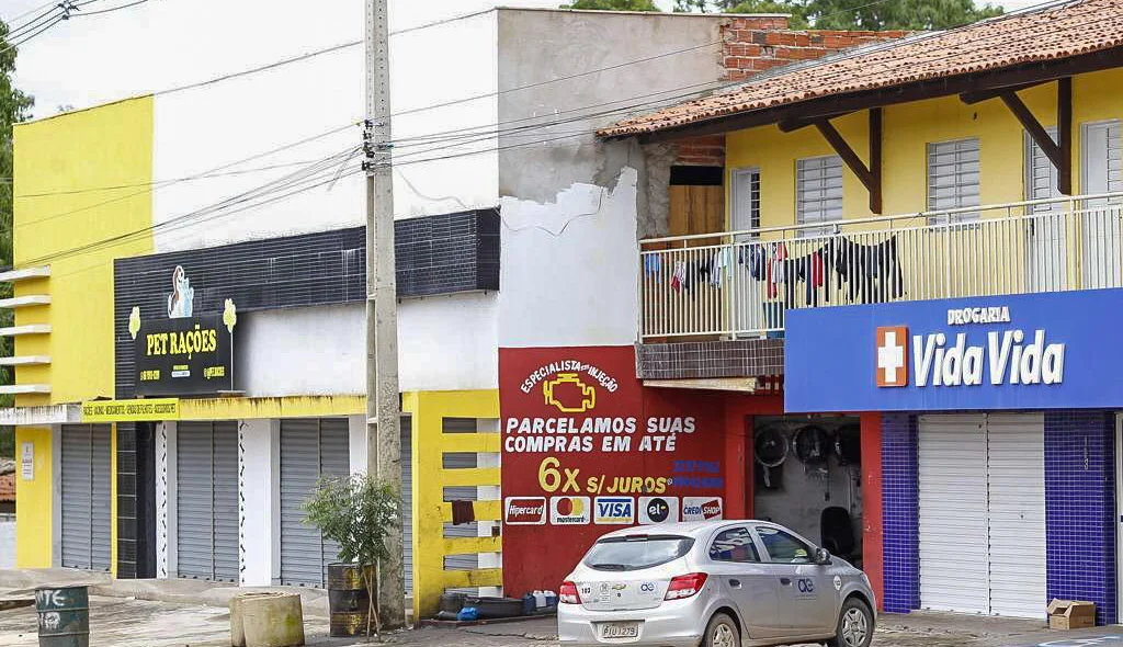 Drogaria fechada no bairro Todos os Santos