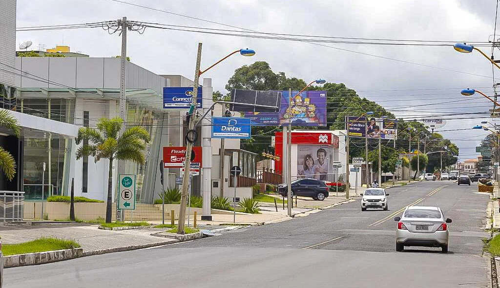 Ruas da zona leste de Teresina estão praticamente vazias