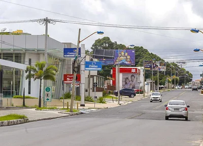 Ruas da zona leste de Teresina estão praticamente vazias