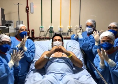 Marcelo Magno ao lado da equipe médica
