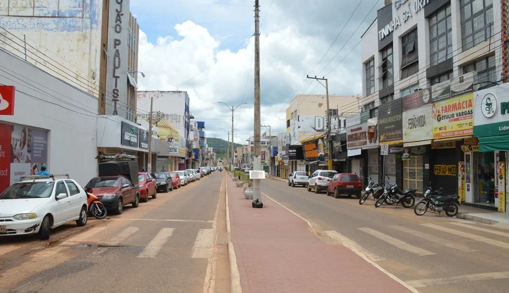 Avenida Getúlio Vargas praticamente vazia