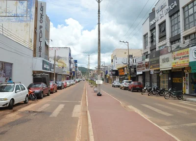 Avenida Getúlio Vargas praticamente vazia