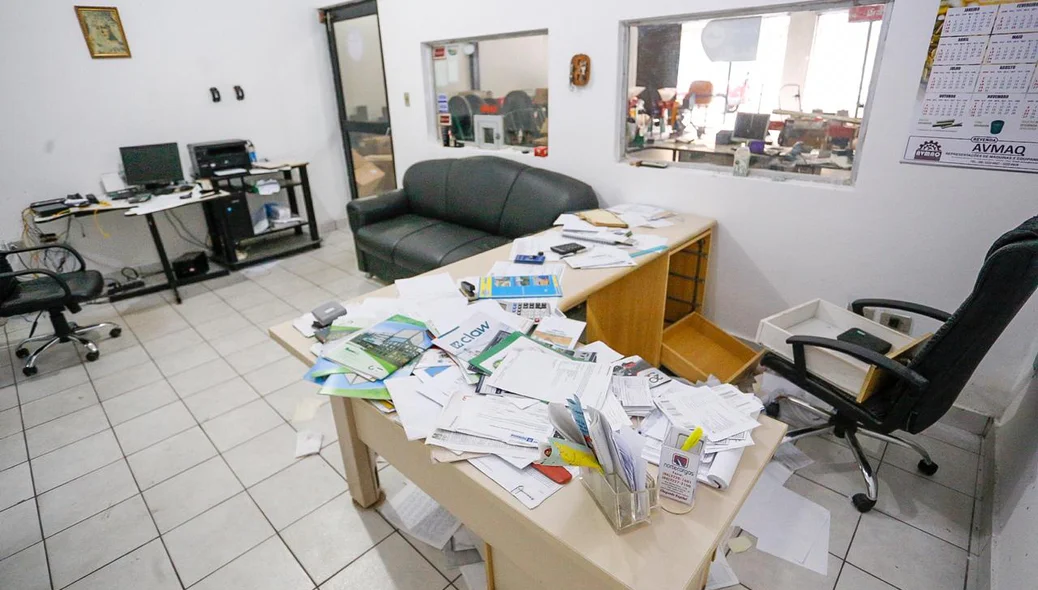 Bandidos reviraram a loja AVMAQ