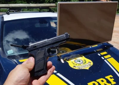 Objetos encontrados com os suspeitos