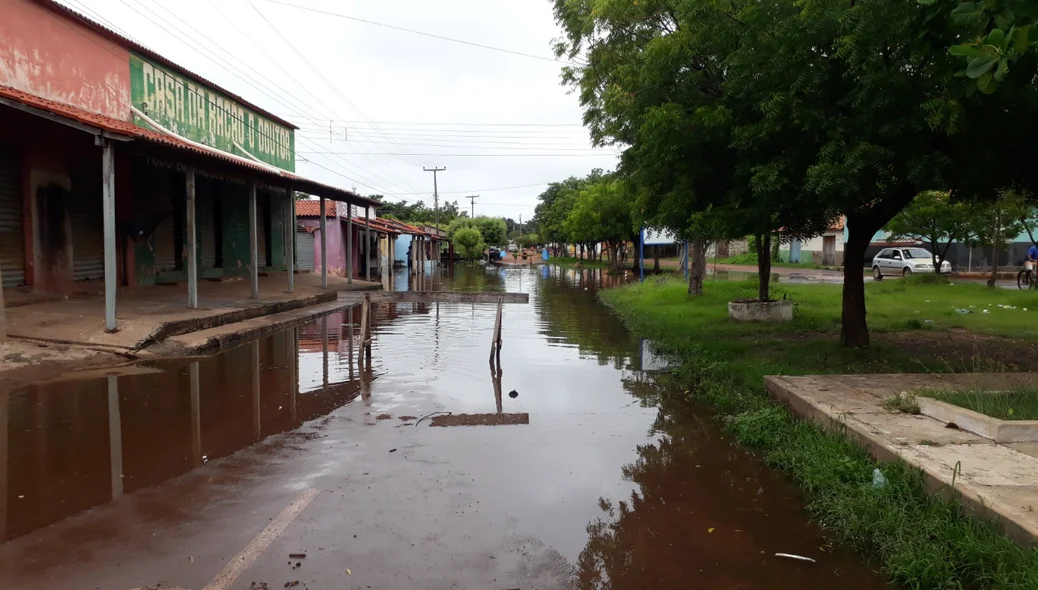 Ruas alagadas em Esperantina