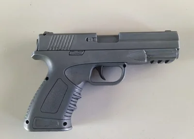Simulacro de arma encontrado com um dos adolescentes