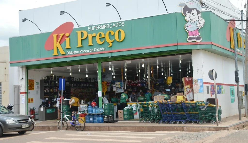 Supermercados funcionam em horário reduzido
