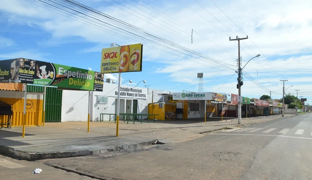 Trailers do estádio estão todos fechados