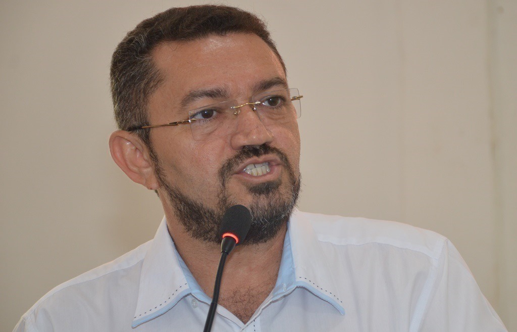 Padre Walmir mantém comércio de Picos fechado