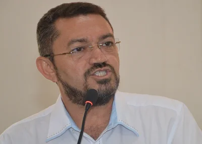 Padre Walmir mantém comércio de Picos fechado
