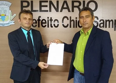 Francisco de Assis Carvalho toma posse como prefeito 