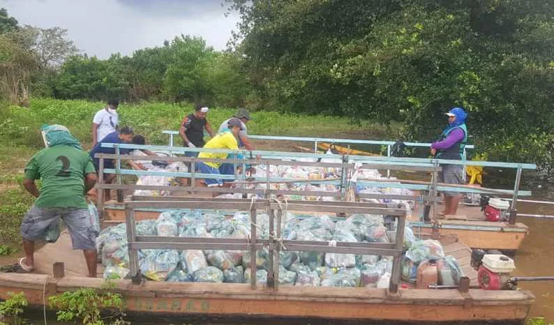 Prefeito Júnior Percy distribui mais de mil cestas básicas