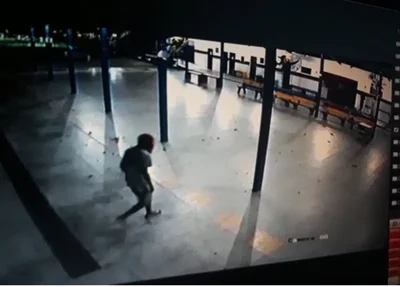 Suspeito foi flagrado pelas câmeras de segurança da escola