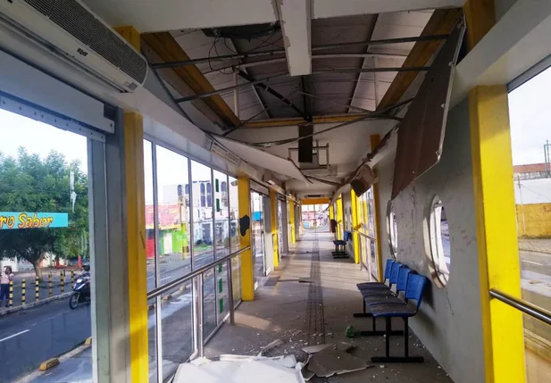 Estação de ônibus é alvo de bandidos em Teresina