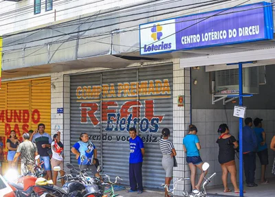 Fila em casa lotérica no bairro Dirceu