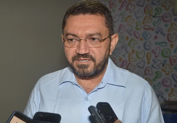 Padre Walmir prorroga por 15 dias fechamento do comércio de Picos