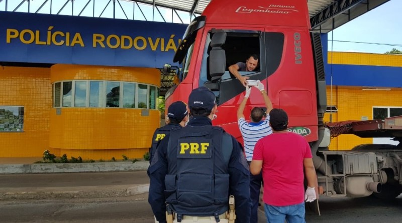 Campanha da PRF-PI para doação aos caminhoneiros