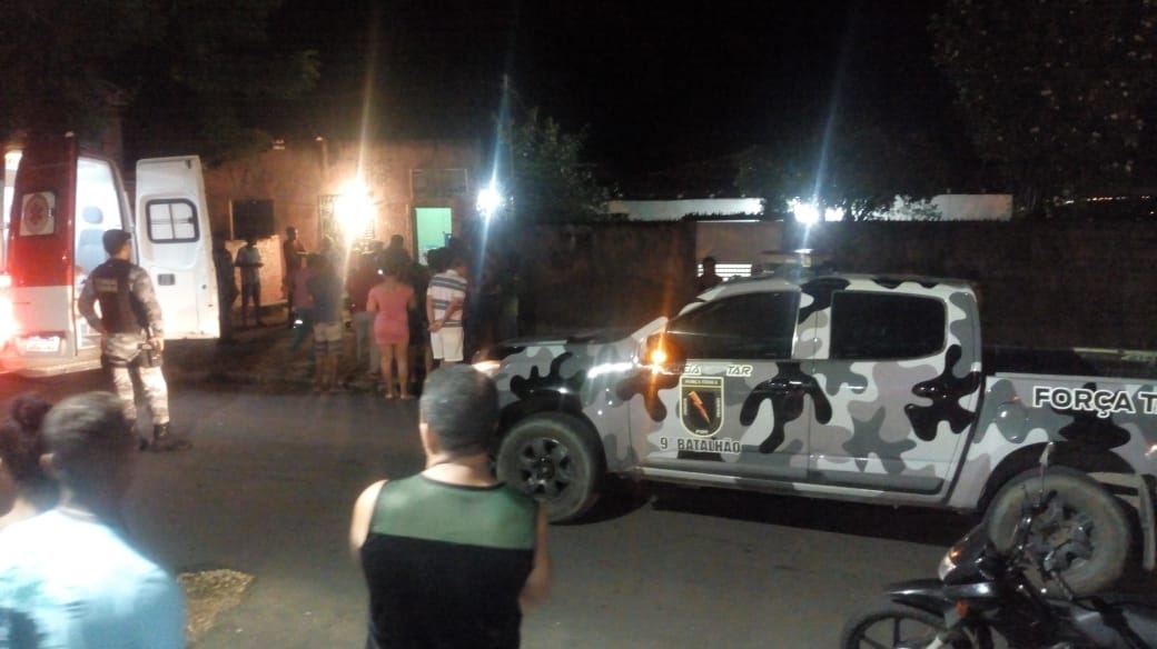 PM esteve no local e prendeu a suspeita