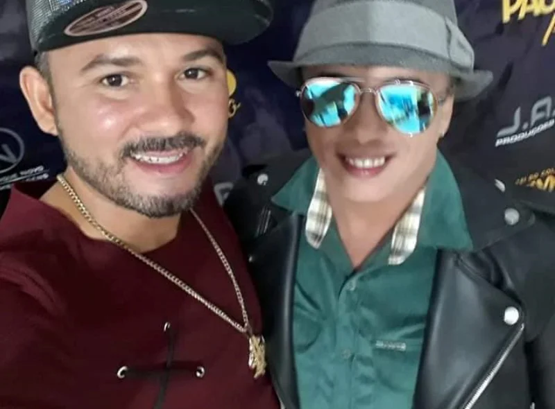 Um fã publicou uma foto ao lado de Paulynho em um show