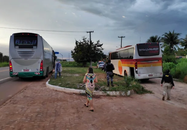 Ônibus são abordados durante operação de prevenção contra a Covid-19