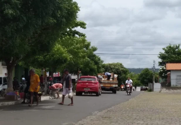 População descumpre decretos e lota as ruas de Santa Cruz do Pi