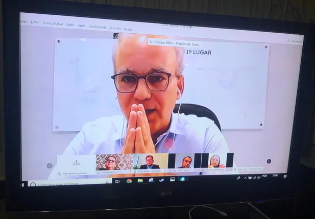 Prefeito Firmino Filho em videoconferência