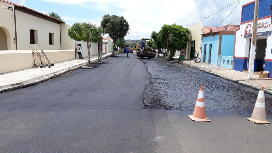 Registro de pessoas trabalhando em obras apesar de não ser serviço essencial