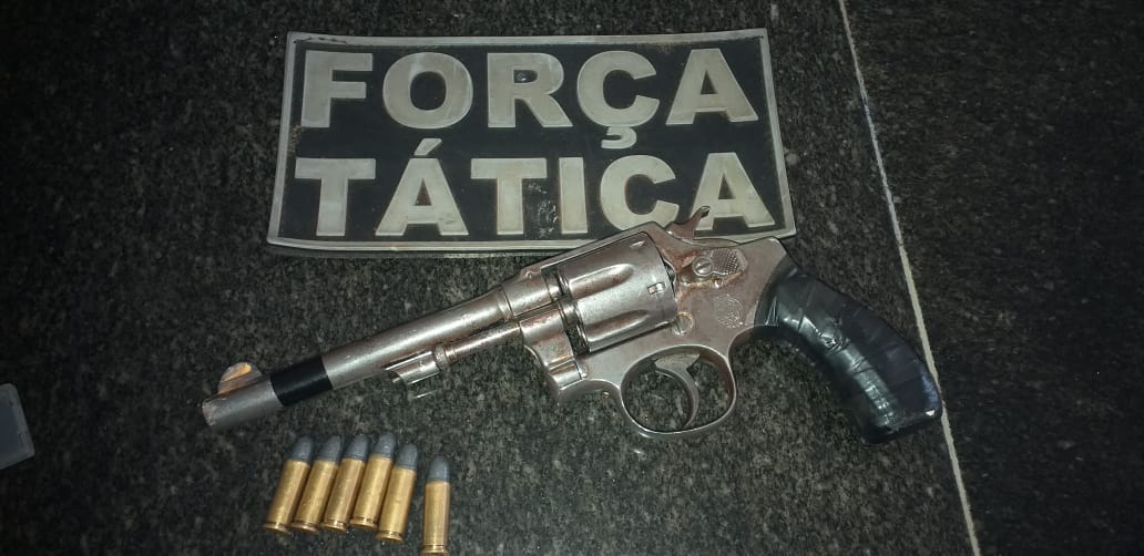 Arma com seis munições intactas