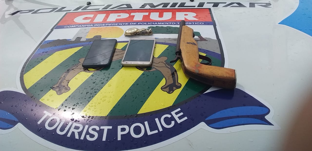 Objetos encontrados com o suspeito