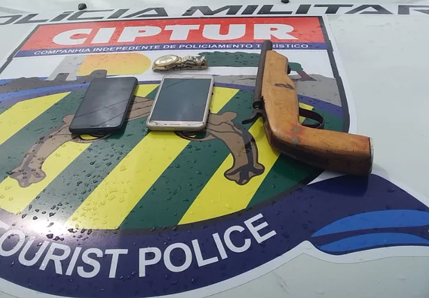Objetos encontrados com o suspeito
