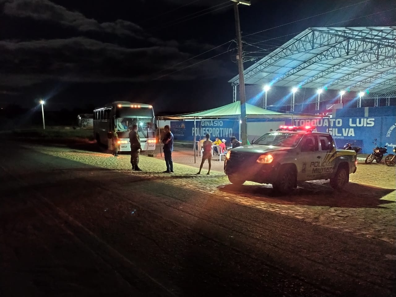 Ônibus retido em barreira sanitária da polícia militar