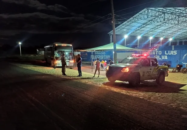 Ônibus retido em barreira sanitária da polícia militar
