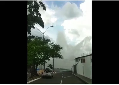 Água atingiu cerca de 40 metros de altura